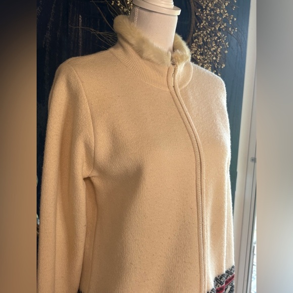 Vintage Pendleton Cream Sweater w/ Black &Red Accents Size S. 100% Virgin Wool - Picture 12 of 14